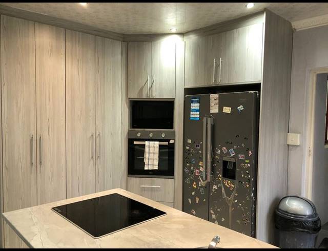 4 BEDROOM HOUSE FOR SALE IN STRUBENSVALLEI